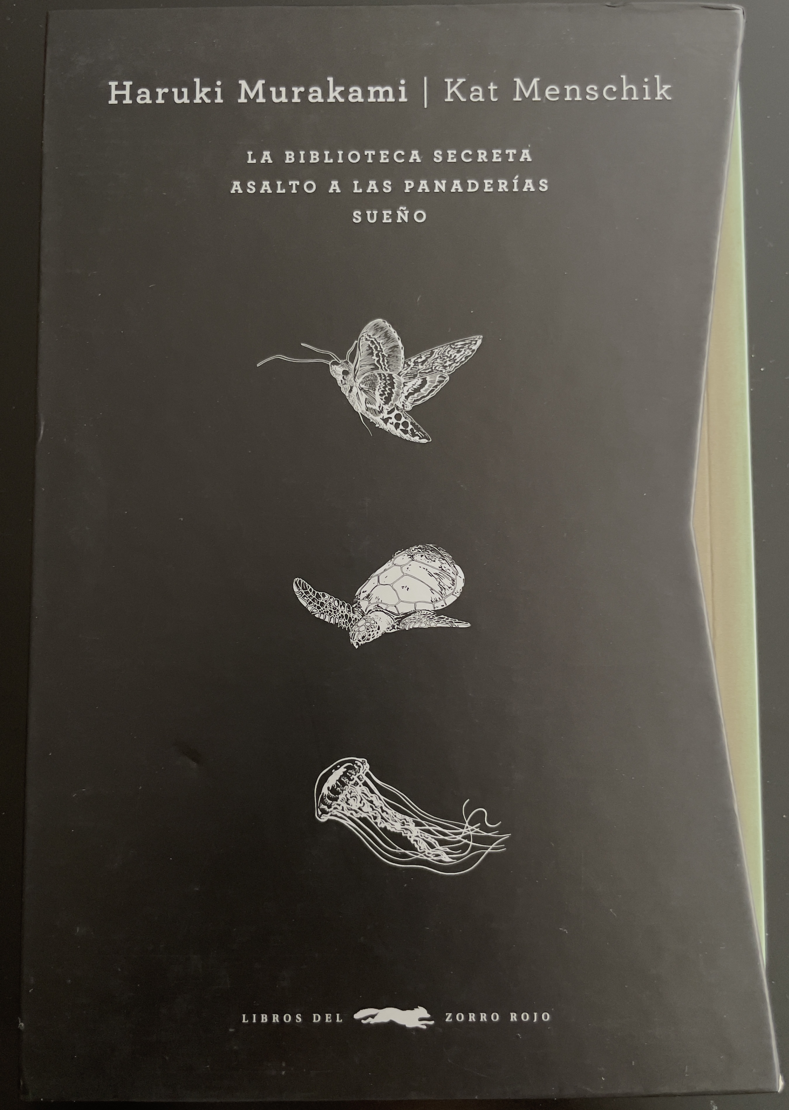 Haruki Murakami, Kat Menschik: La biblioteca secreta.  Asalto a las panaderías. Sueño (GraphicNovel, Español / Castellano language, 2016, Los libros del Zorro Rojo)