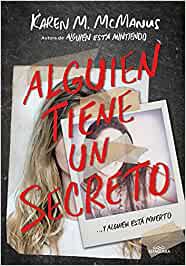 Karen M. McManus: Alguien Tiene un Secreto / Two Can Keep a Secret (Spanish language, 2019, Penguin Random House Grupo Editorial)