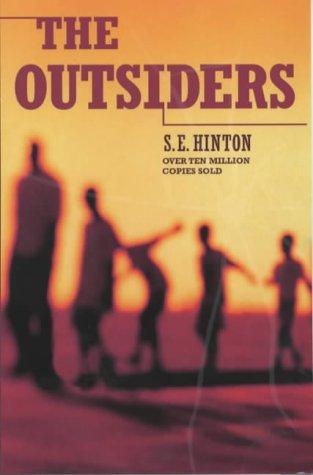 S. E. Hinton: The Outsiders (Puffin Books)